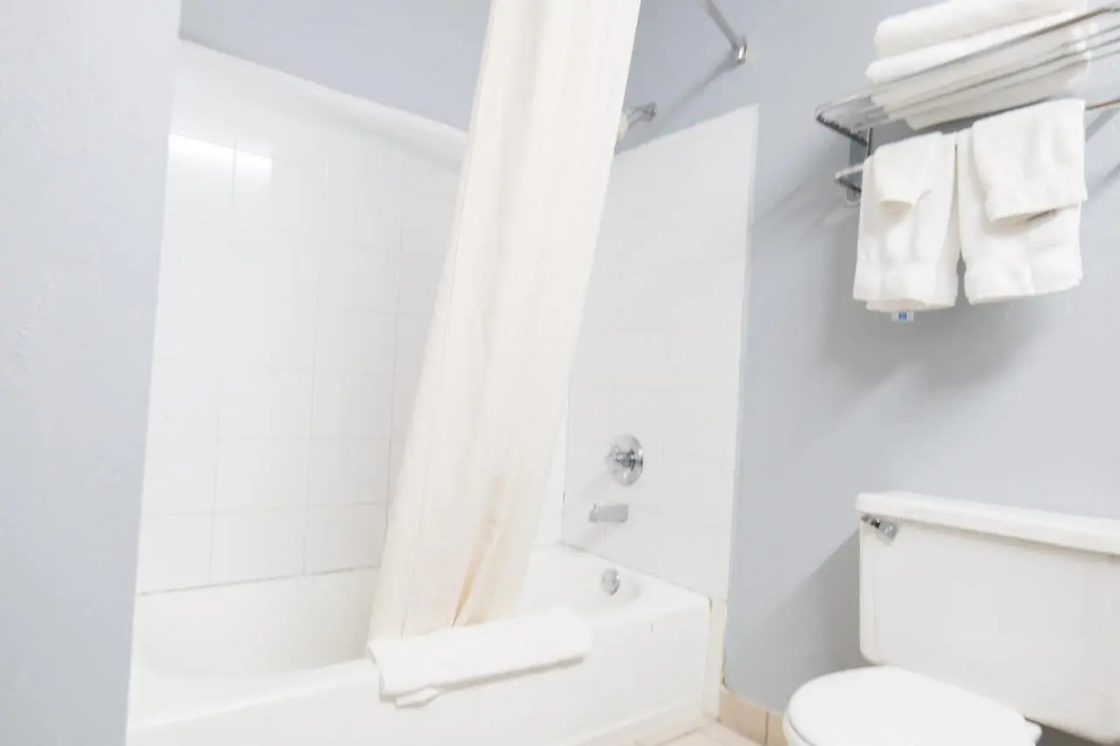 Baymont by Wyndham Flint Airport North