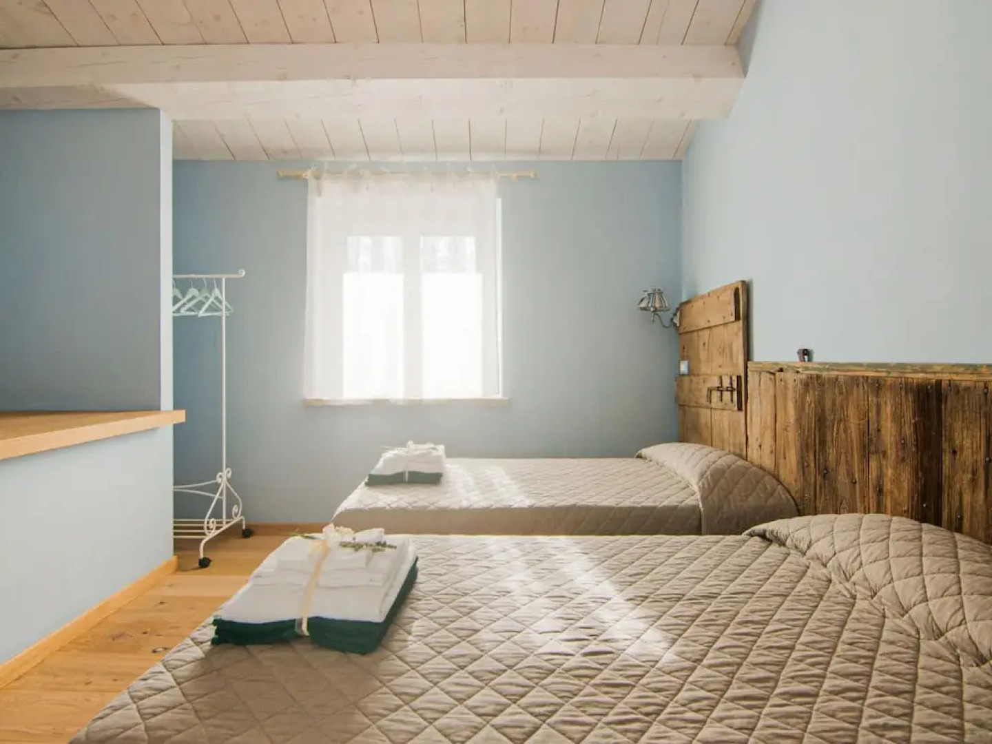 Chic Villa in Acqualagna with Hot Tub in Pool & Private Garden