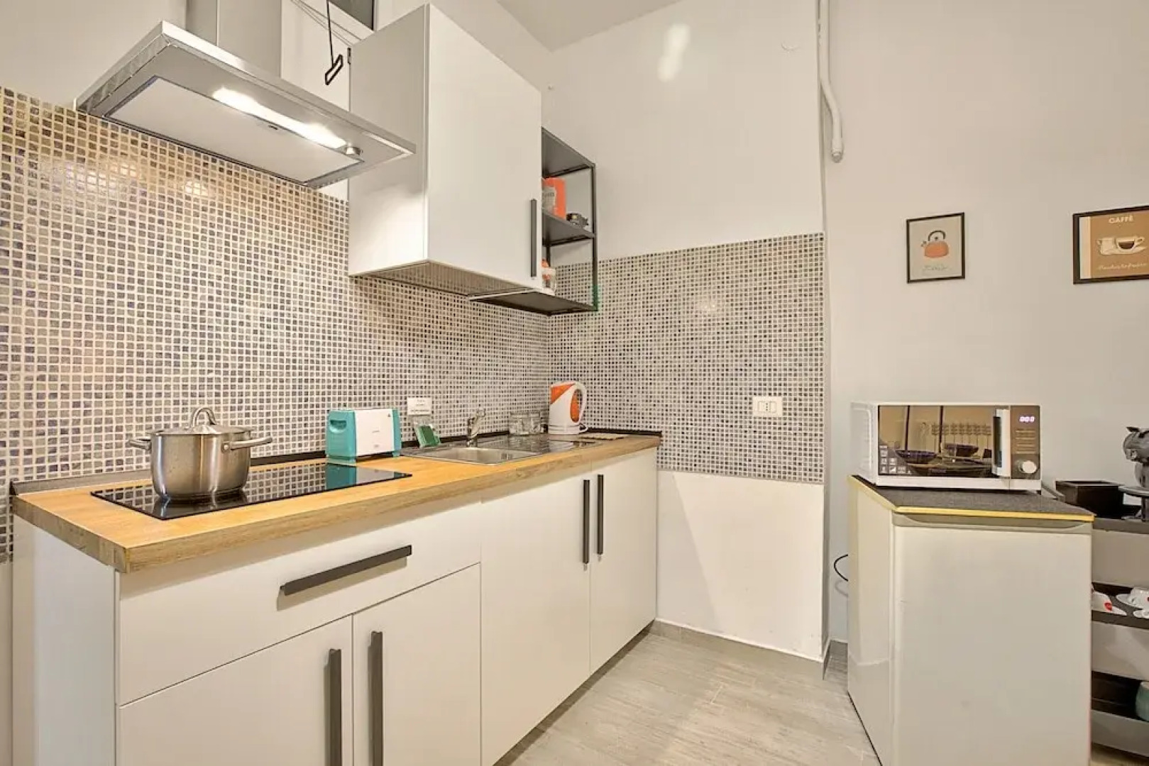 Ravanas 314 Bari Near Station