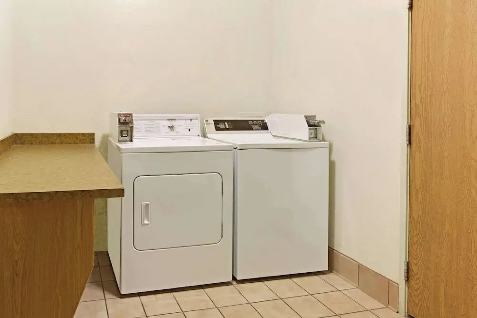 Days Inn & Suites Castle Rock