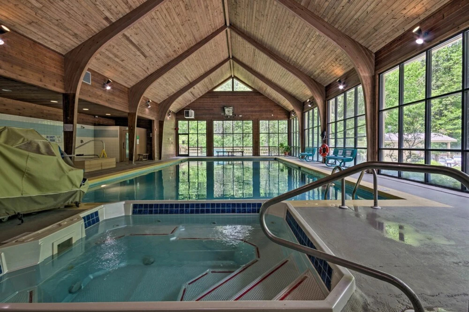 Cozy Retreat w/ Deck & Sapphire Resort Access!