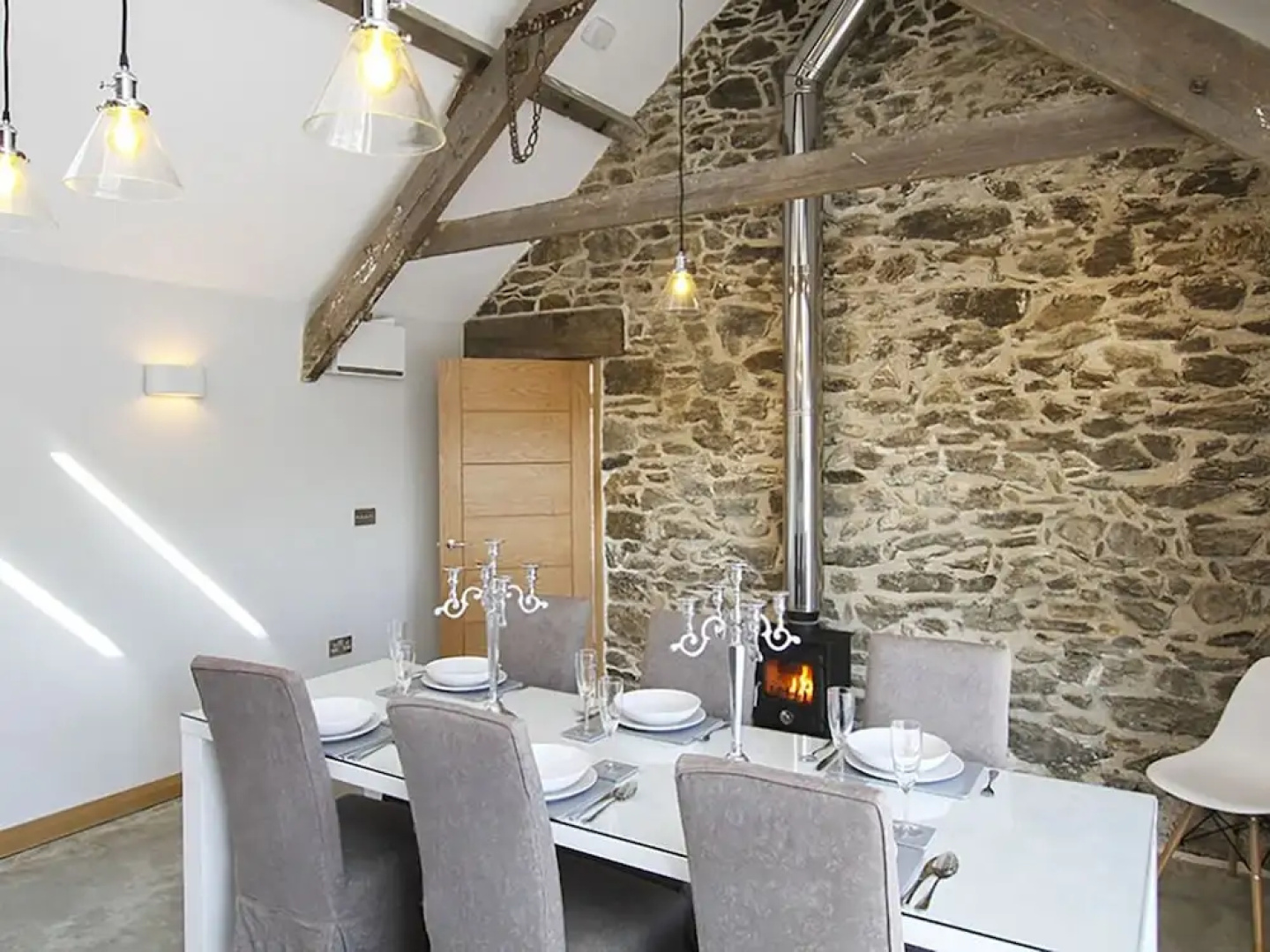 Rhyd Angharad Barns