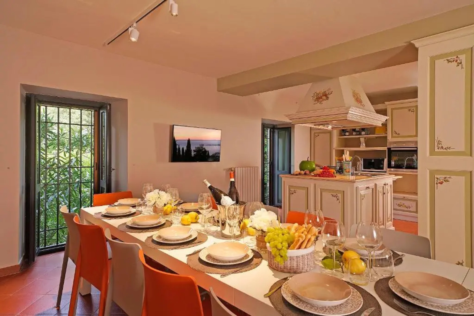 Villa Ambrogia: large country manor with private pool next to golf course