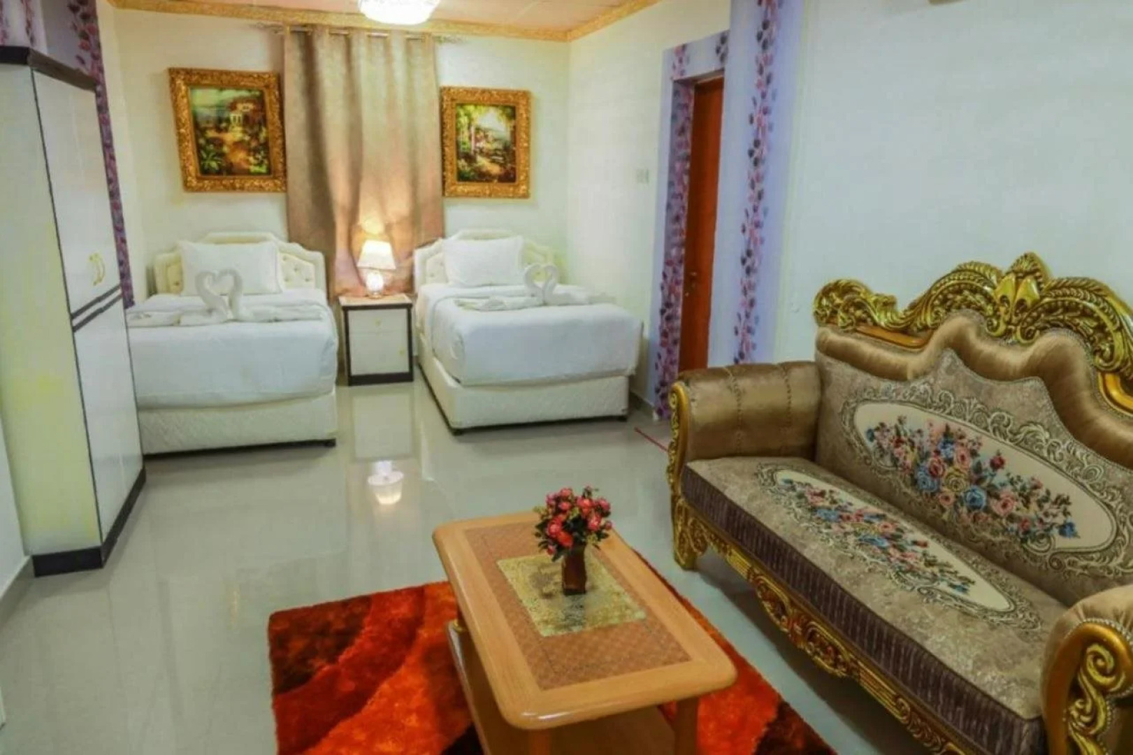 Capital O 141 Golden Rays Hotel