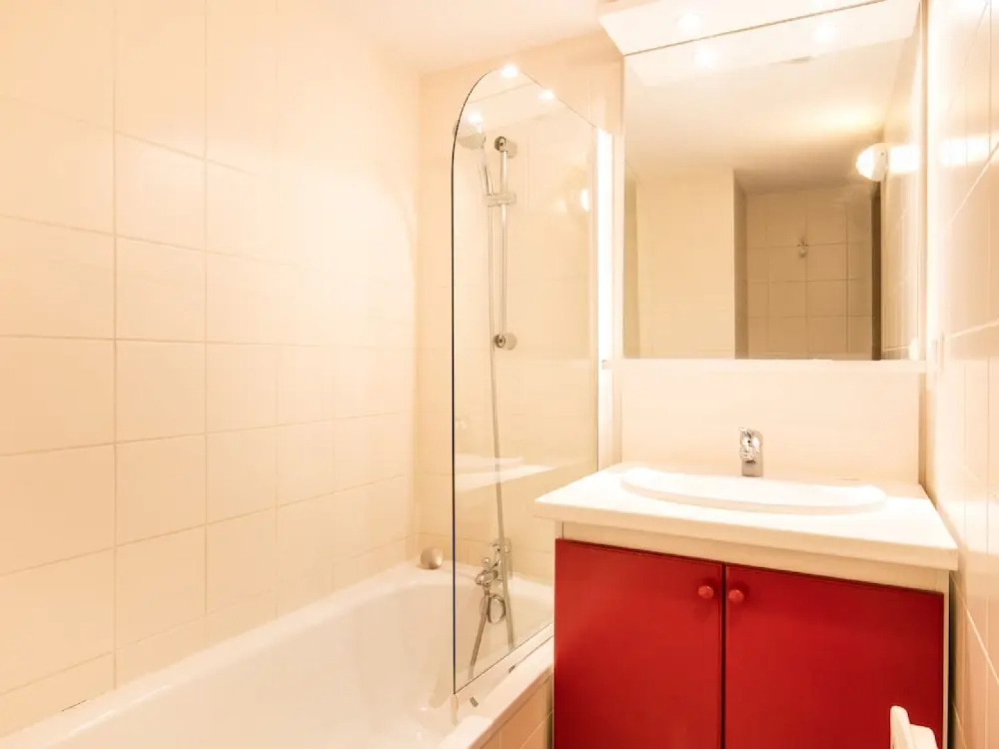 Large apartment with a view near the ski slope of Valloire