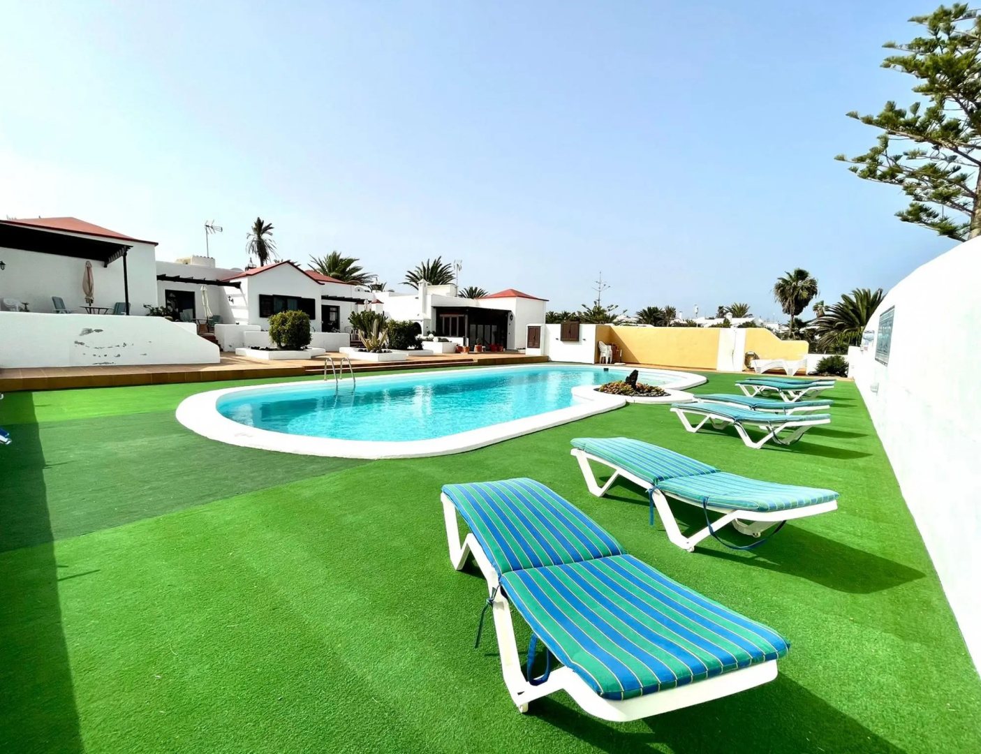 Bungalow Para Nudistas Estupenda Vista la Piscina