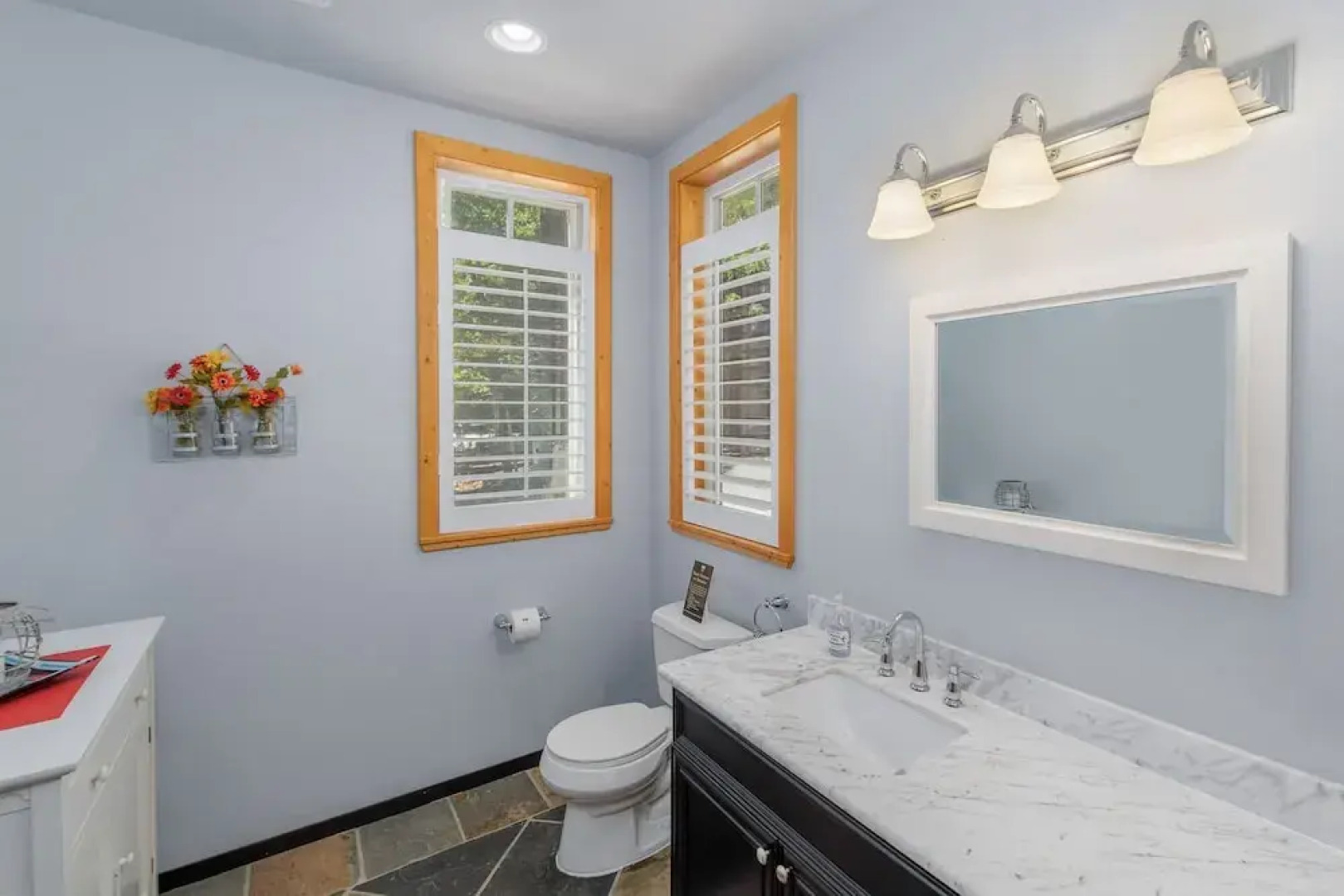 Lazy Bear Lodge 3 Bedroom Home by NW Comfy Cabins by RedAwning