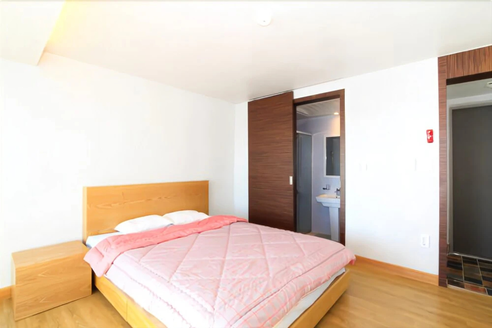 Uljin Firenze Ancient Palace Pension