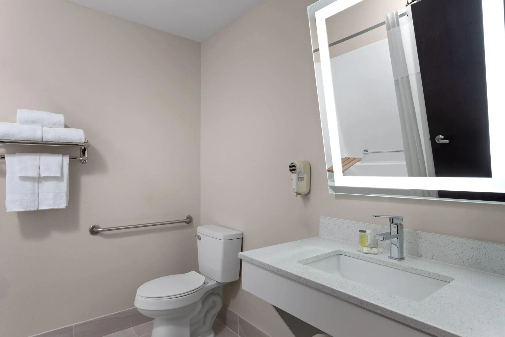 Baymont by Wyndham Oshkosh Airport