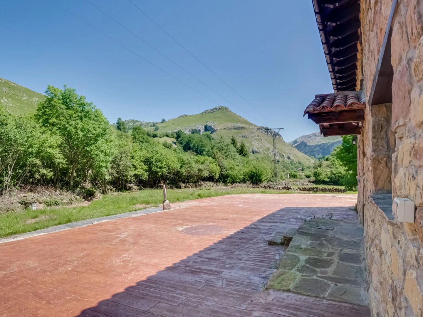 Rustic Holiday Home in Merilla with Valley View