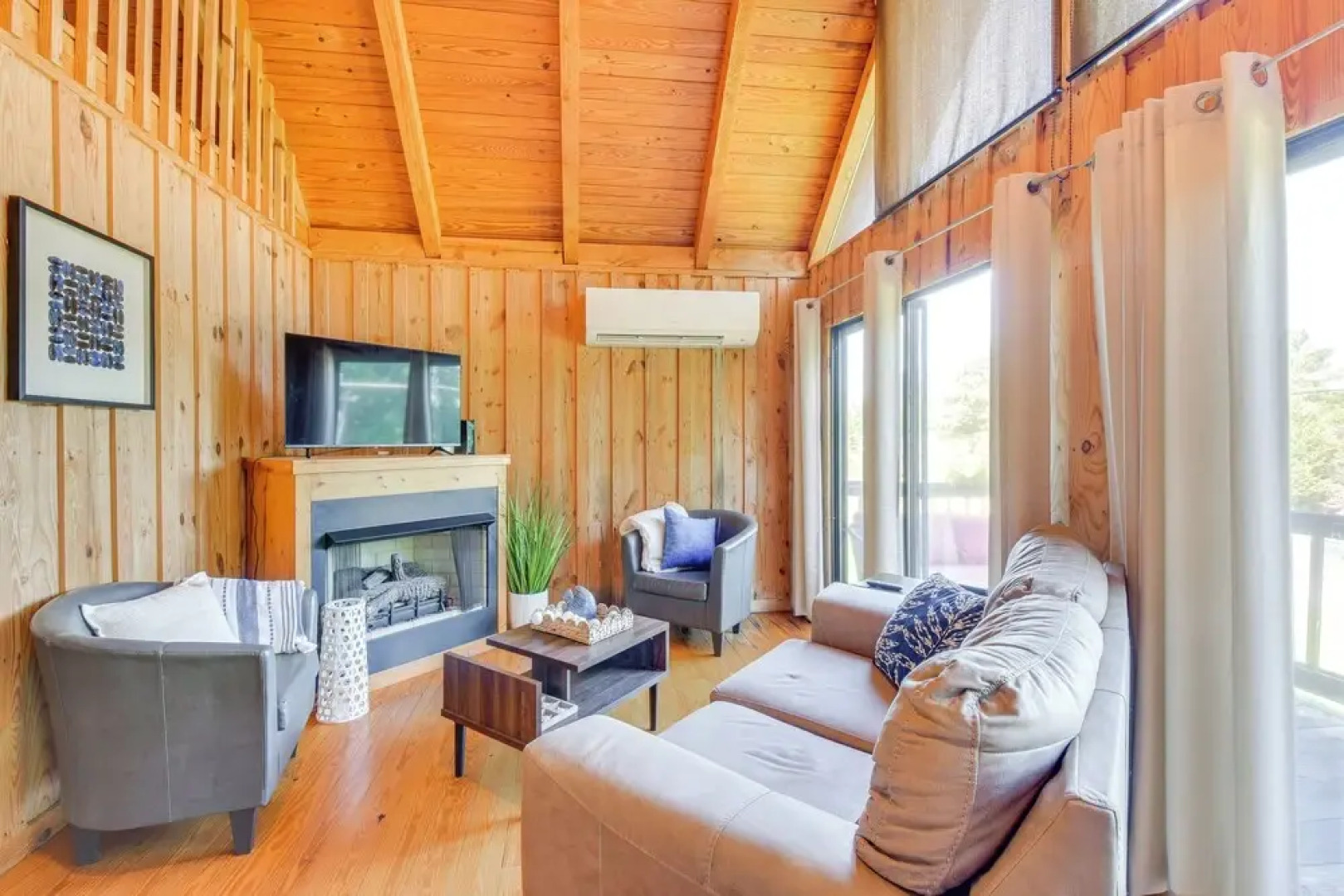 Lake Keowee Access: Idyllic Six Mile Cabin!