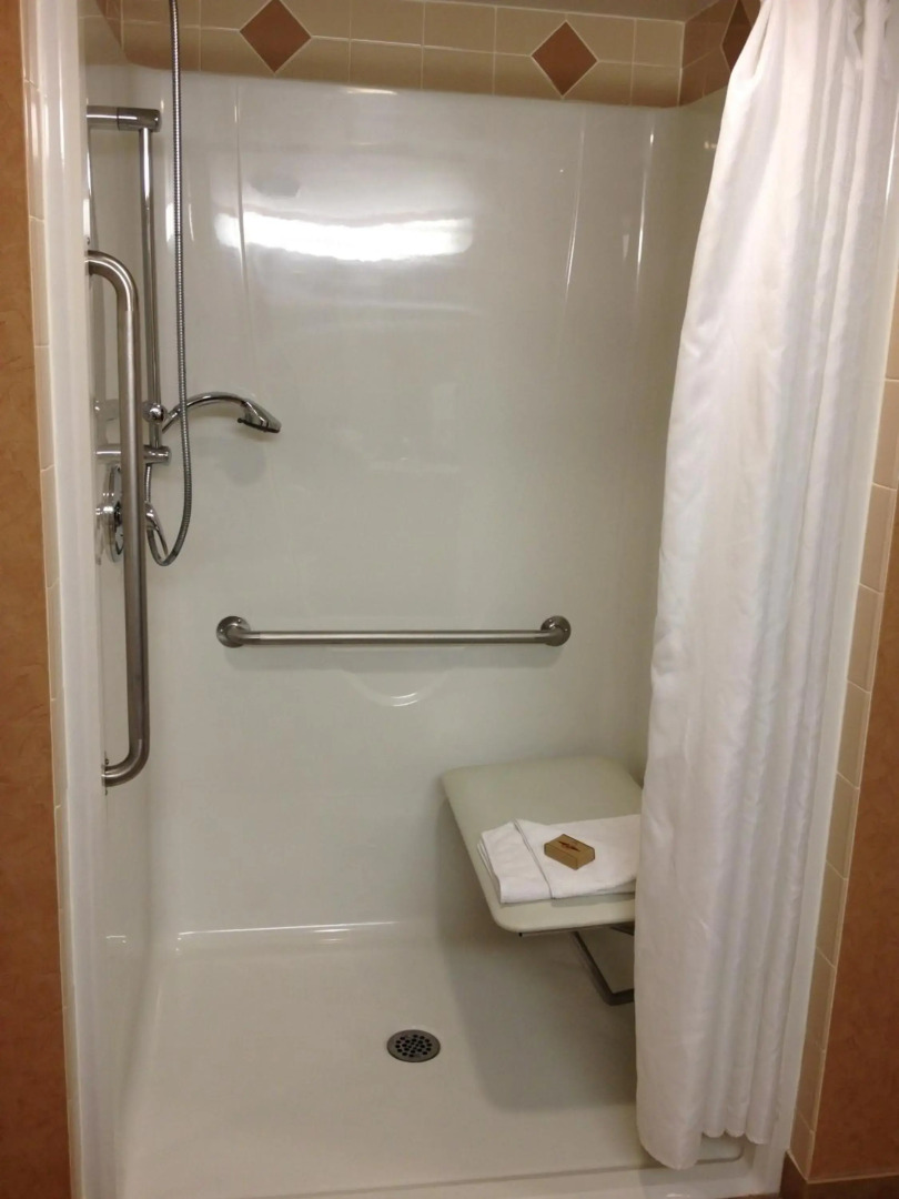 Rosslyn Inn and Suites