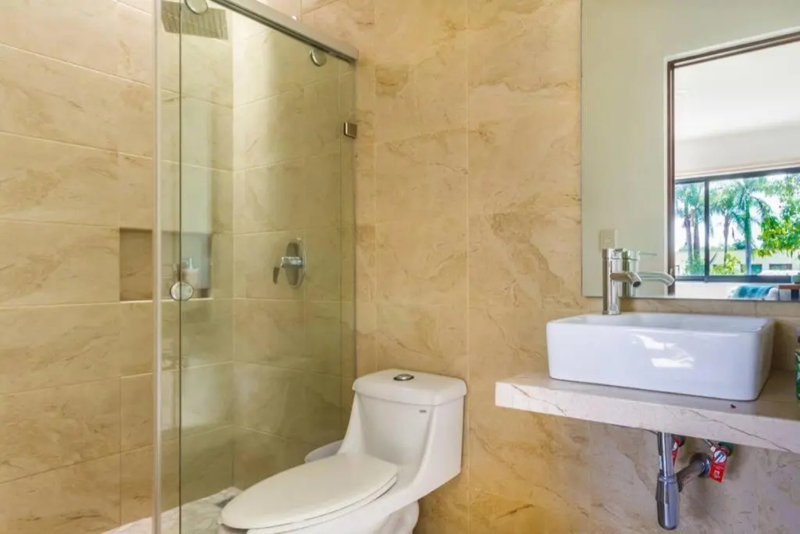 Amazing House with Jacuzzi, BBQ, Pool, Rooftop+