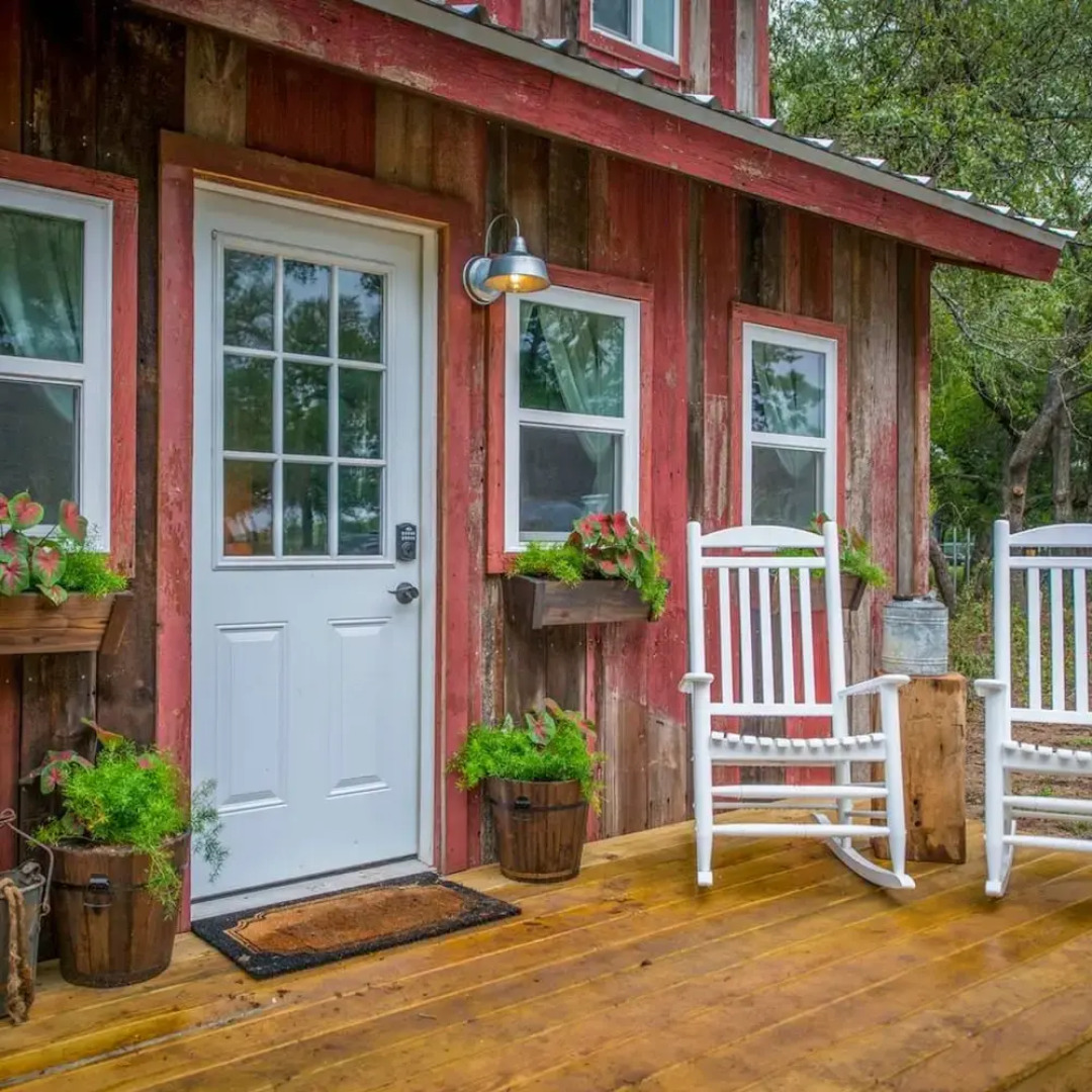 Cozy Cabin Little Red Hen 12 min to Magnolia