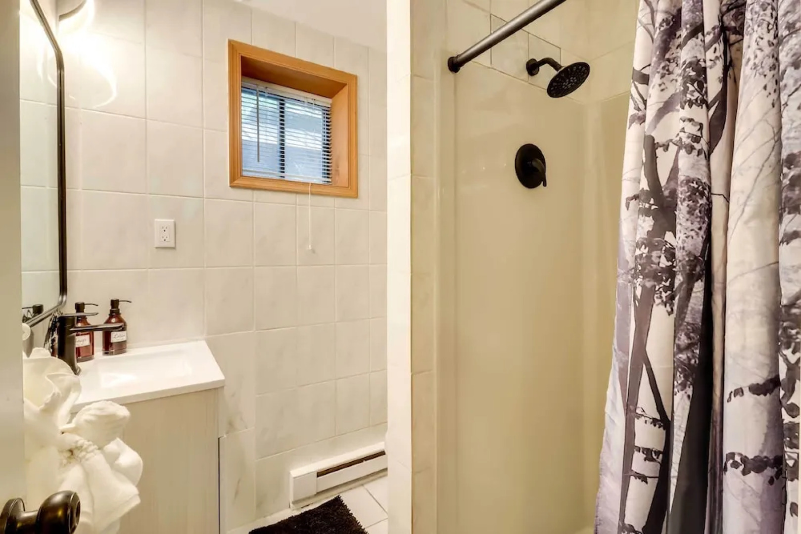 Outdoor Entertainment + Hot Tub: Poconos Home!