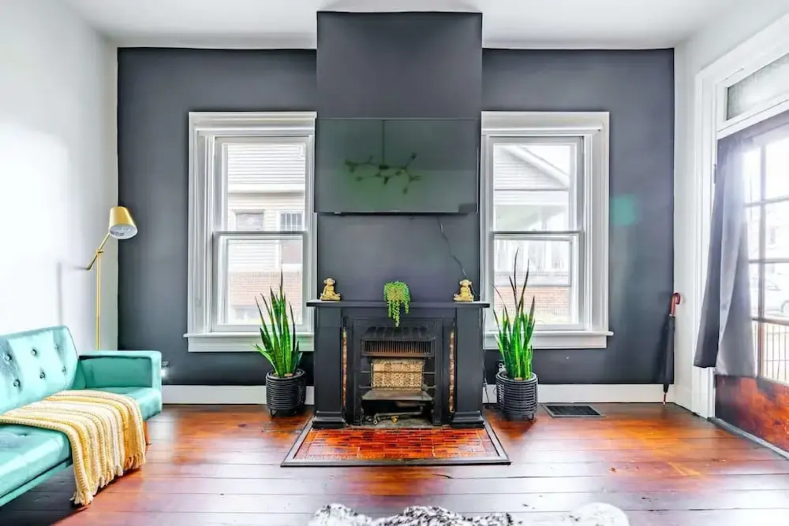 Prime Location Clean Top Rated Free Parking