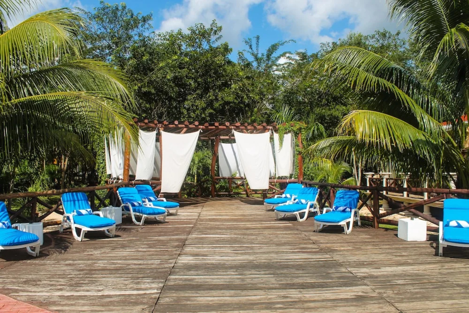 Real Mayab Hotel & Bungalows