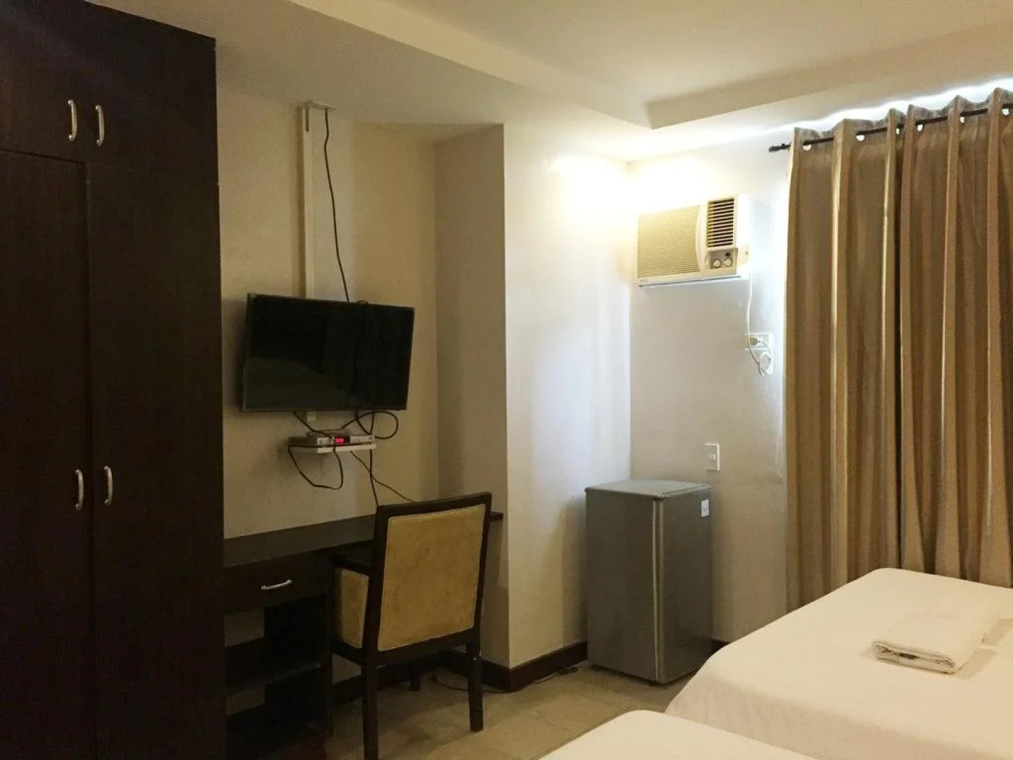 Tagaytay Haven Hotel Mendez