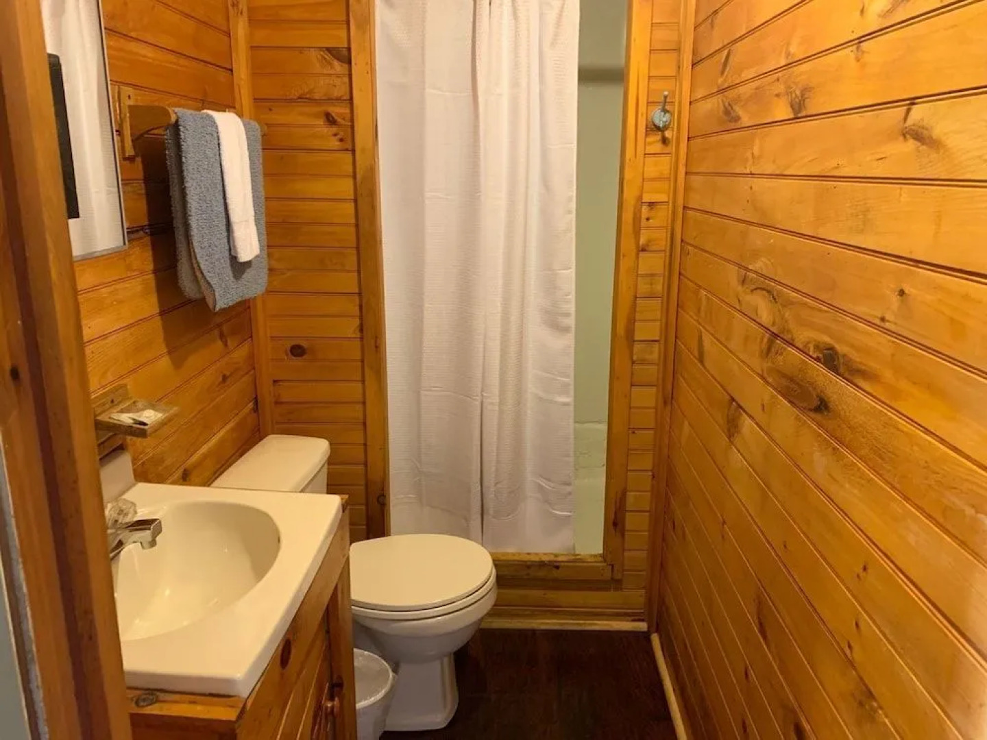 Pine Crest Motel And Cabins