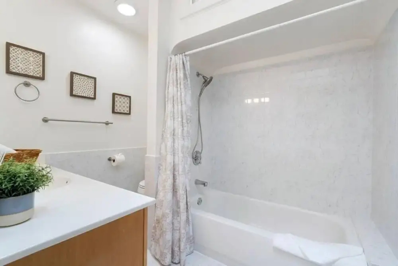 Stunning 2 Bedroom 1 Bath Home near BART