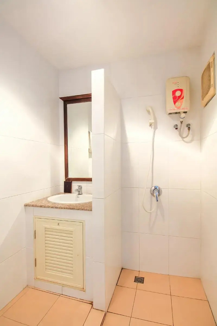 OYO 383 White inn hotel