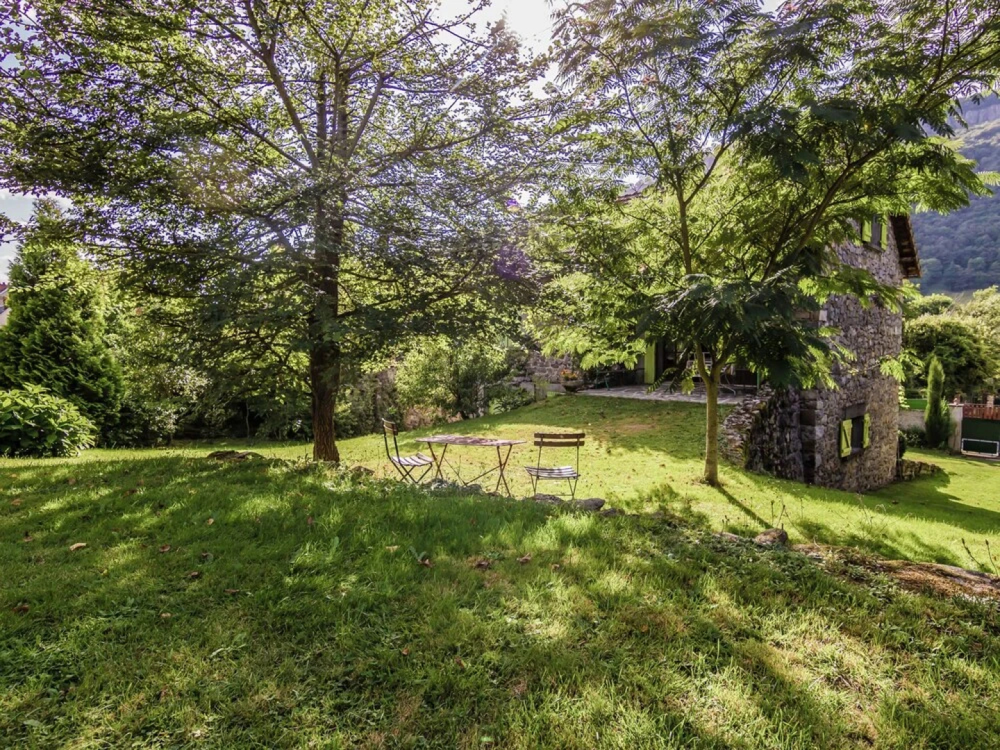 Peaceful Holiday Home in Bort-les-orgues Near the River