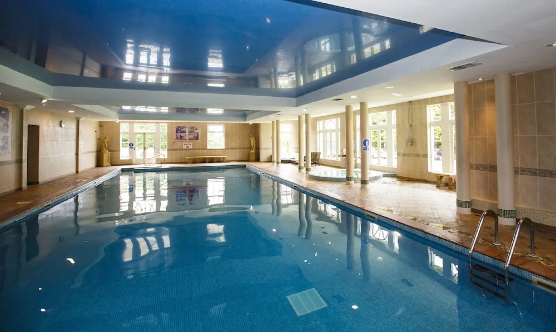 Shaw Hill Hotel Golf And Country Club