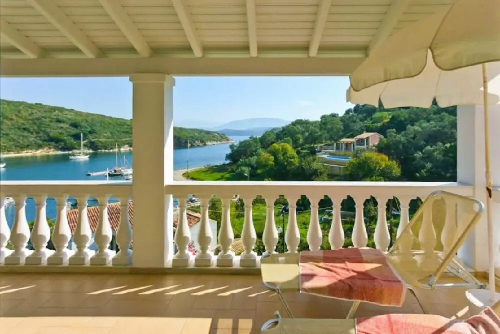 Renoula Walk to Beach Sea Views A C Wifi Car Not Required - 243