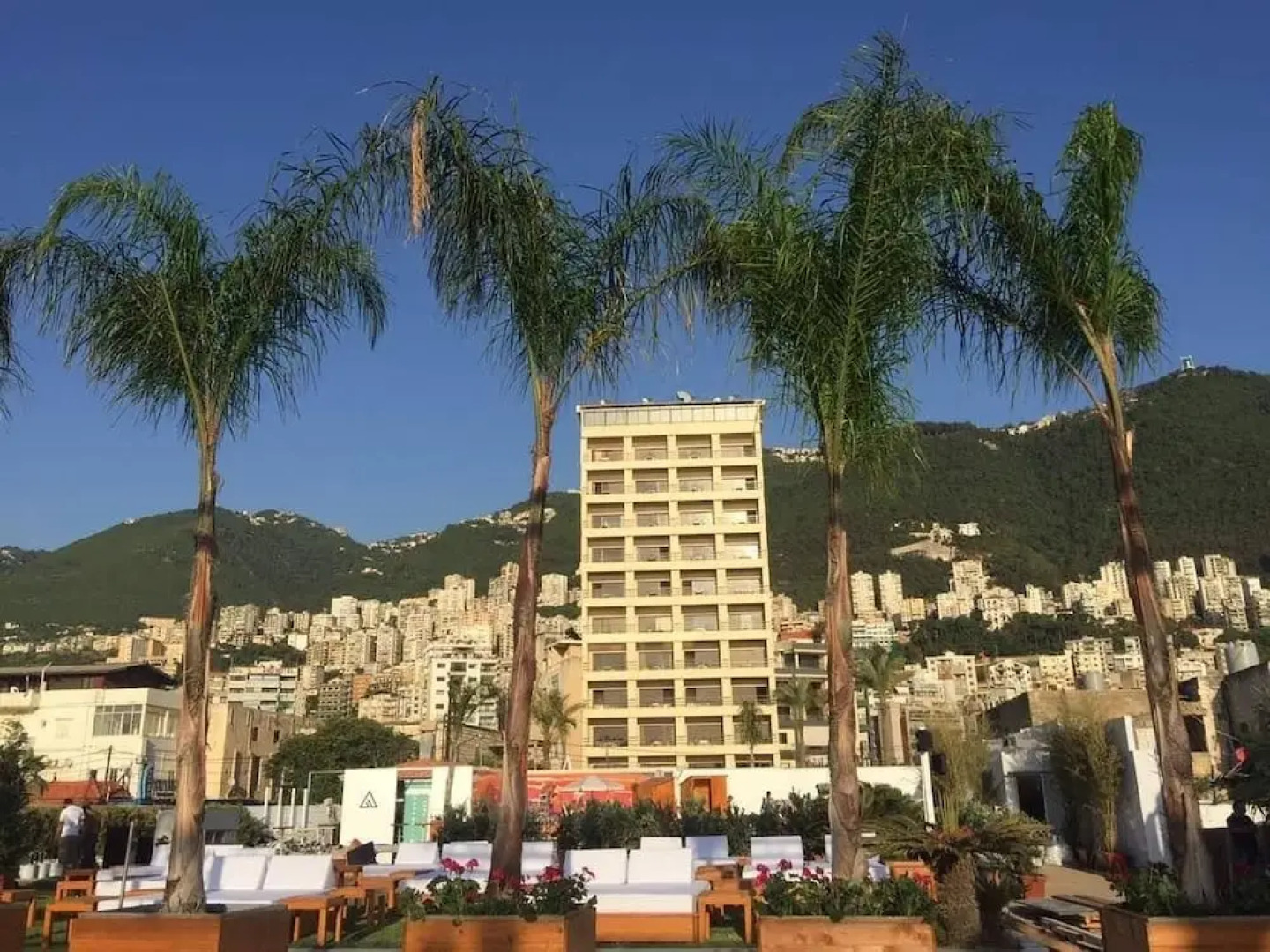 Aquarium Hotel & Resort