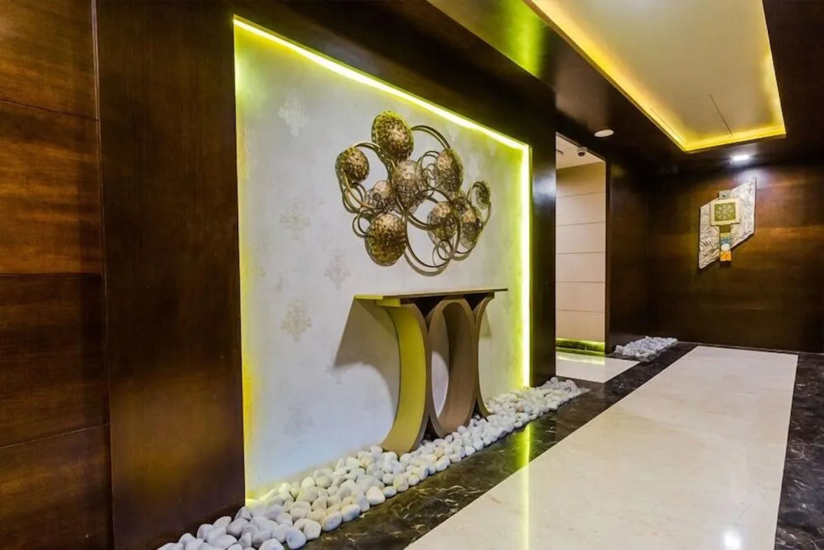 Hotel Bravia Pancheel - By Satguru