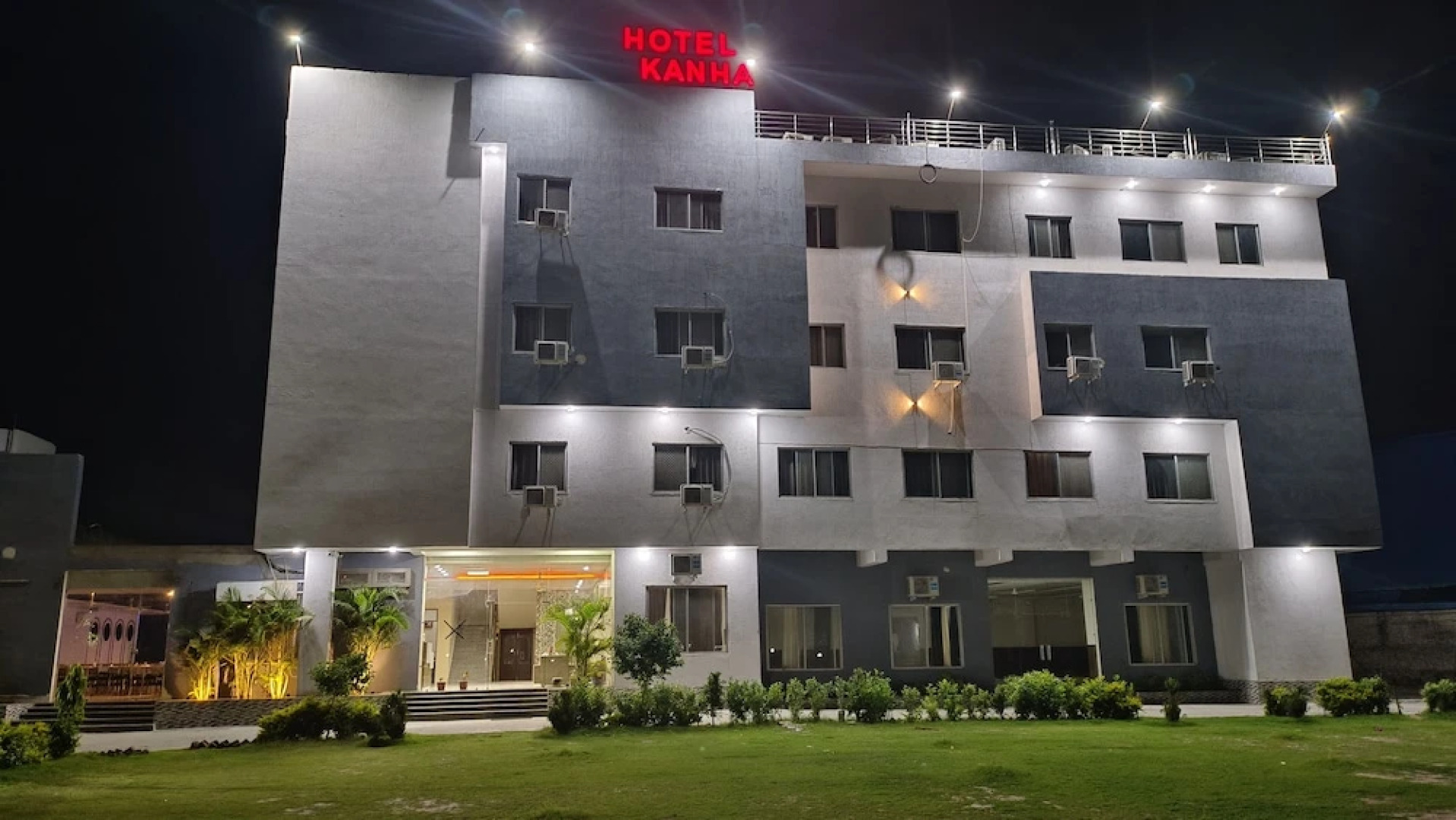 Kanha Hotel & Resort