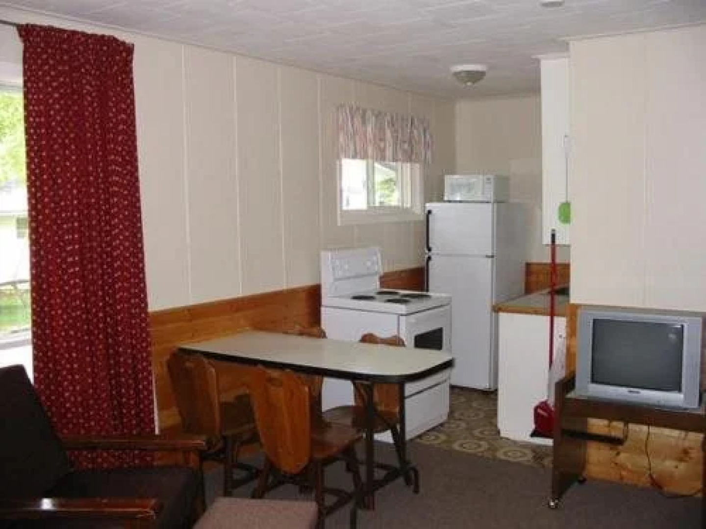 Bel-Air Motel & Cottages