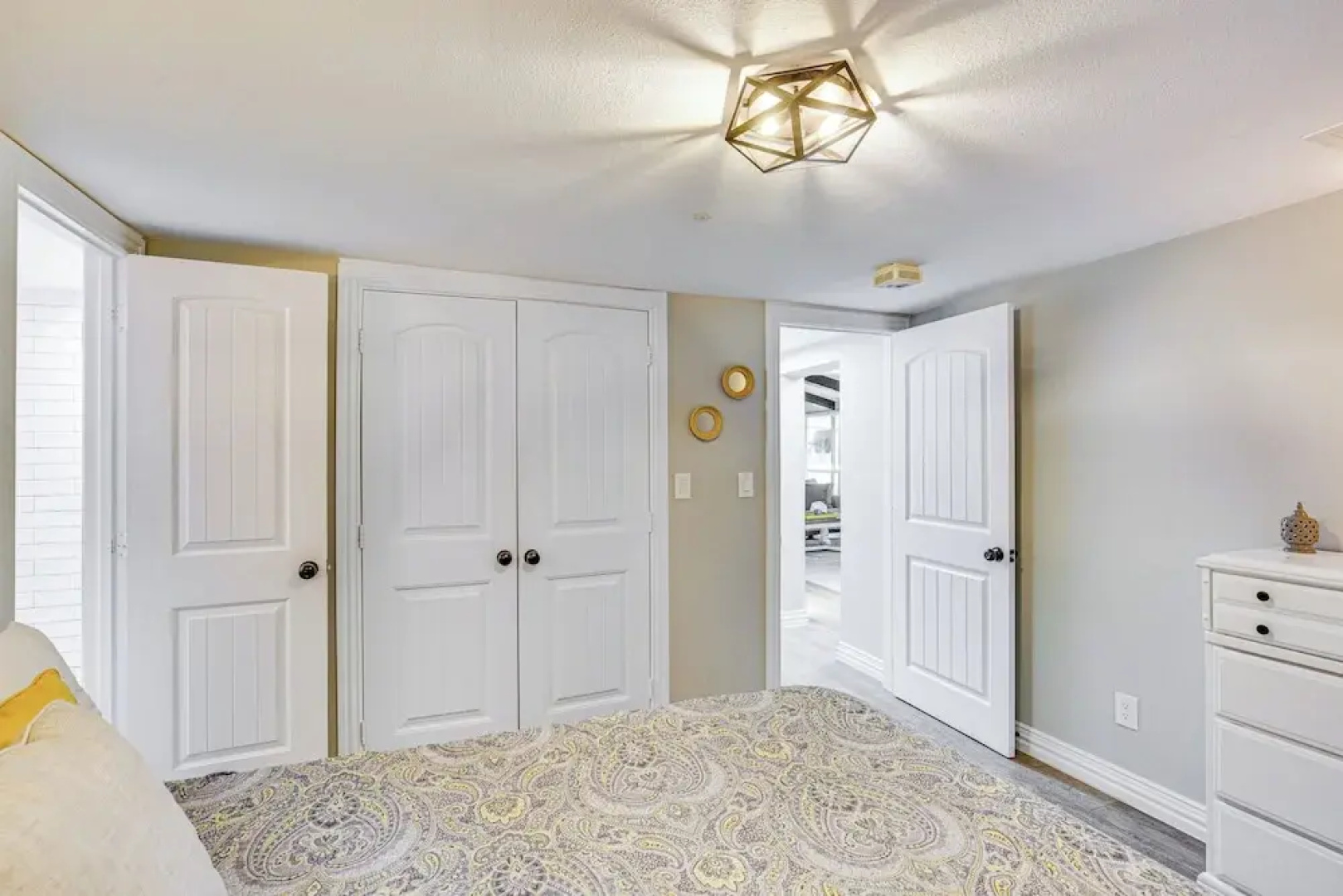 Waterfront Retreat w/ Hot Tub in Gun Barrel City!