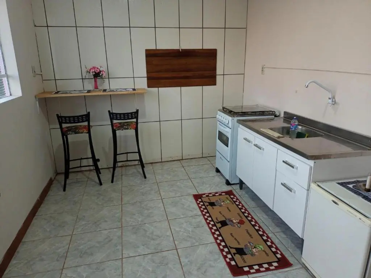 Apartamento com churrasqueira, ótima localização.
