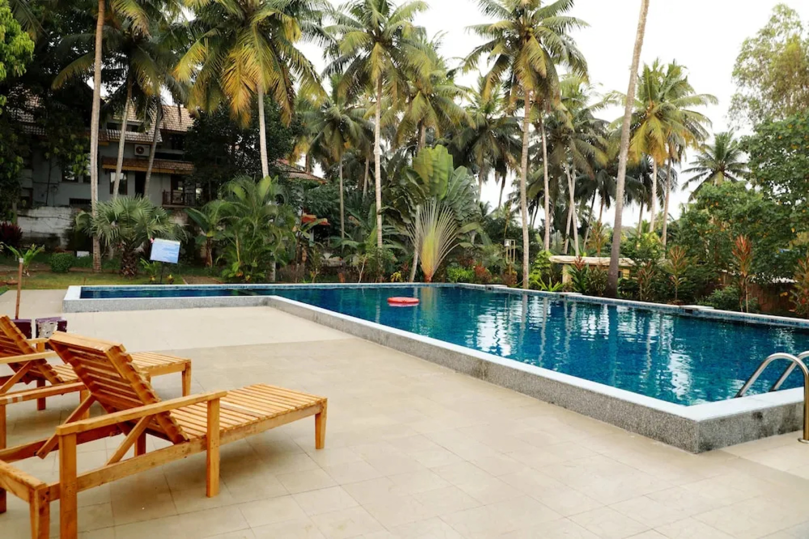 Phoenix Island Resort