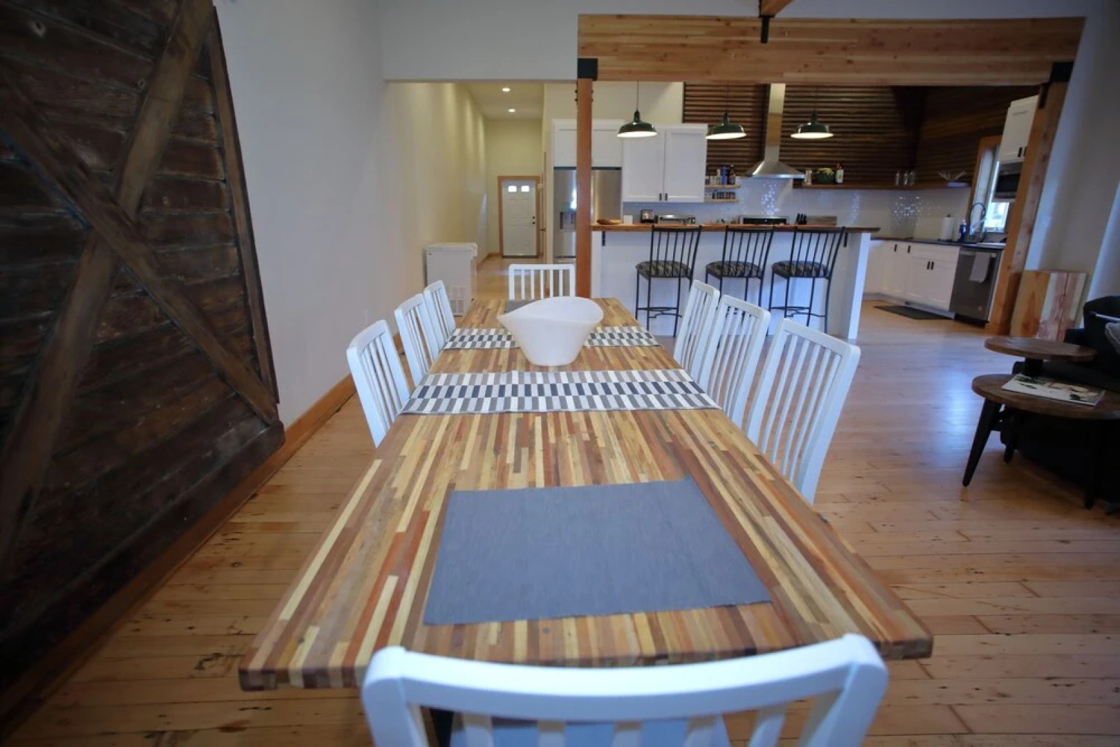 Onemish Lodge - Five Bedroom Home with Mountain View