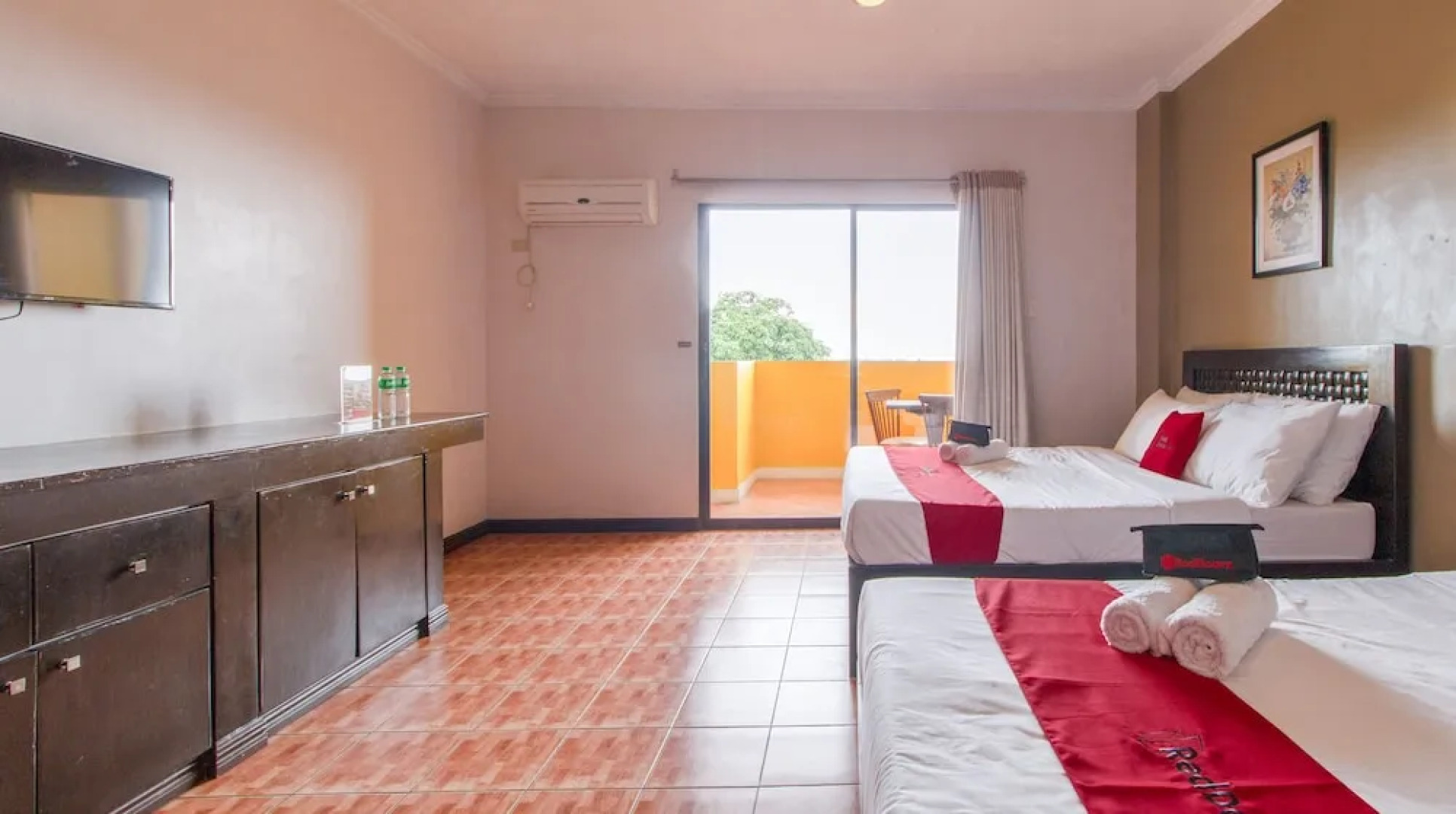 The Charm Bed and Breakfast by RedDoorz