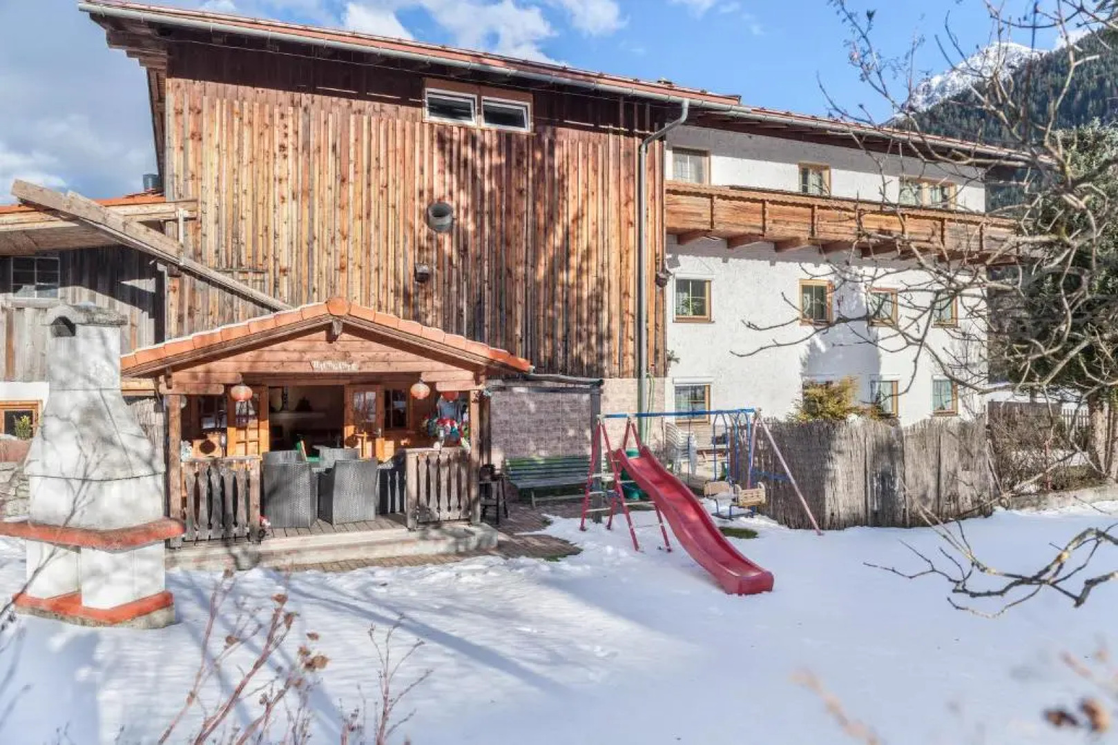 Ferienhaus Familien und Gruppenhaus Garten Grillkamin