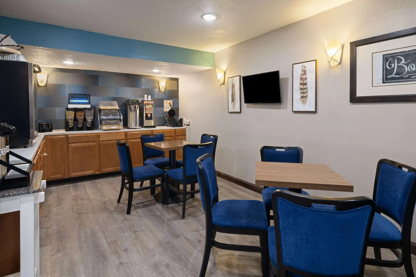 Days Inn & Suites by Wyndham Kokomo