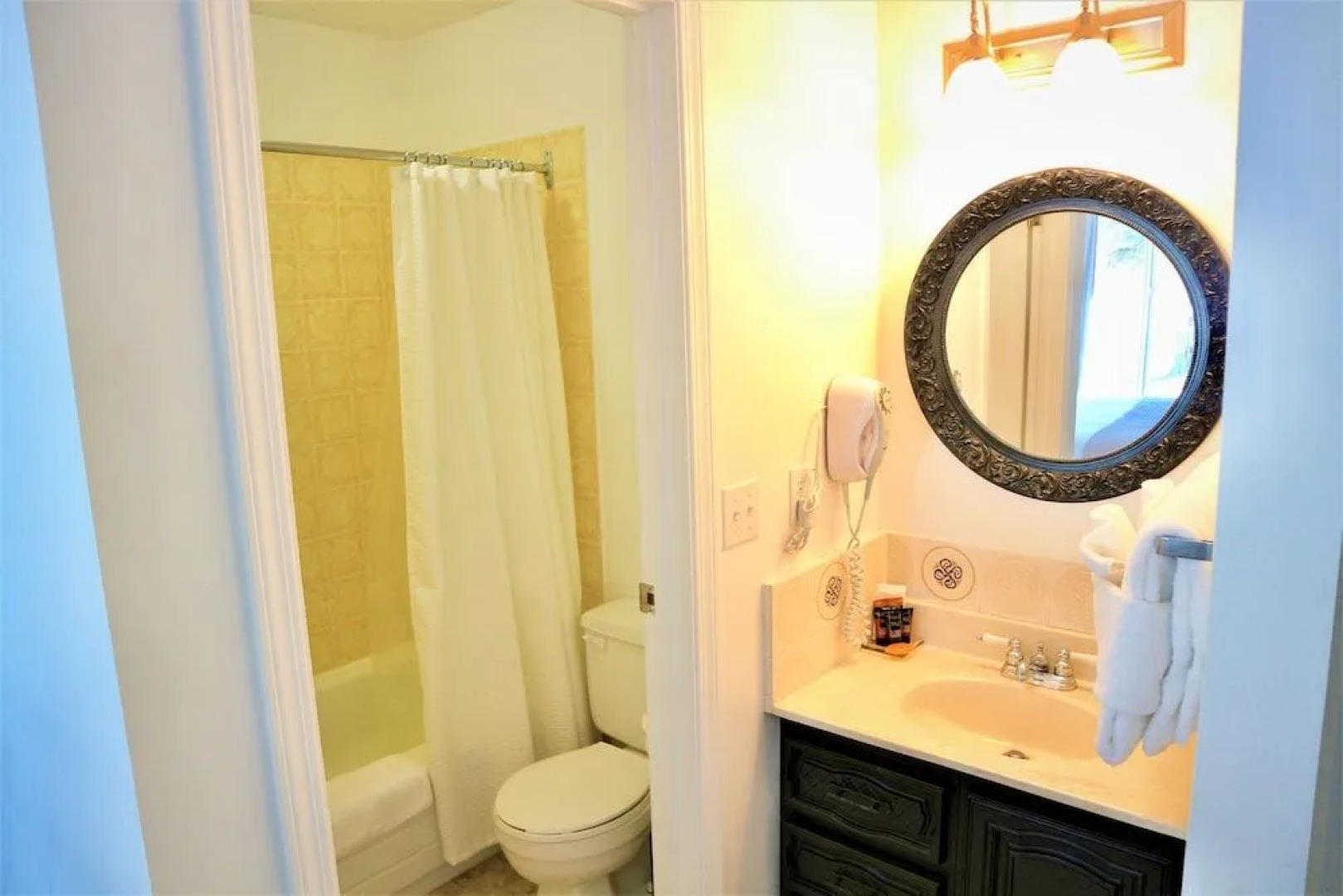 Lakeshore Boutique Inn Inc.