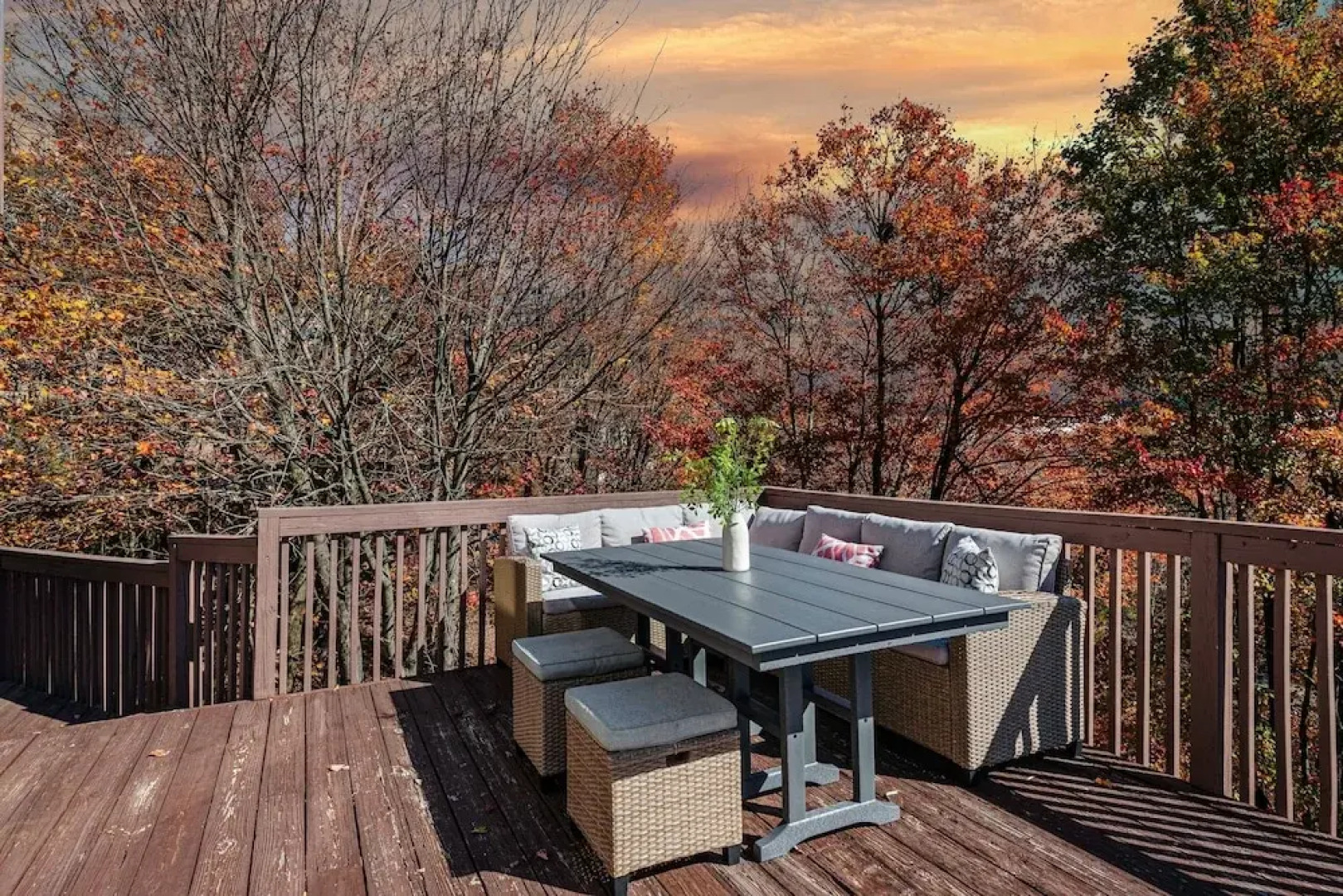 Emerald Bluff by Avantstay Lake Views Deck Fire Pit Game Room