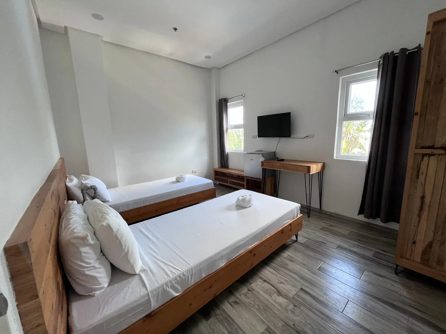 Blue Lagoon Inn & Suites