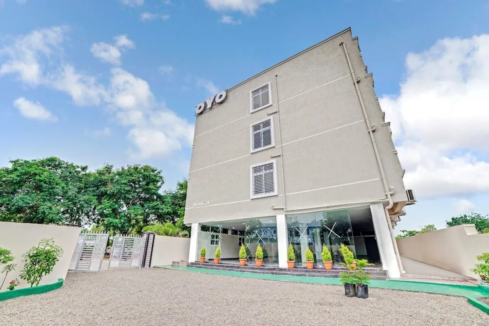 OYO Flagship 60526 5 STAR GRAND