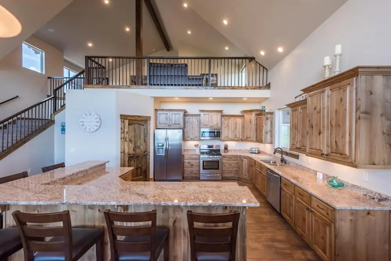 Floor to Ceiling Lake Views - Perfect Family Getaway