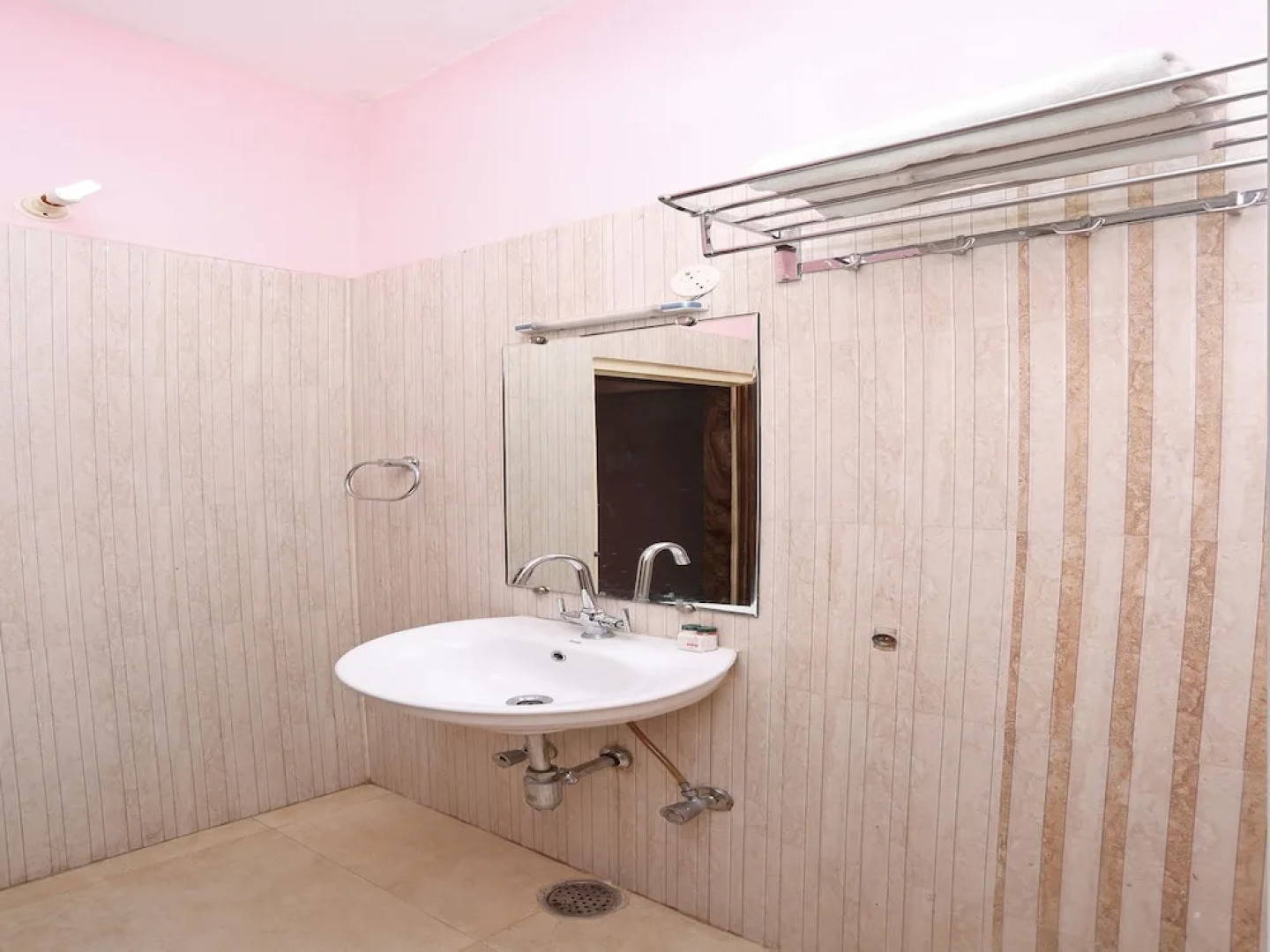 Hotel Benjamin by OYO Rooms