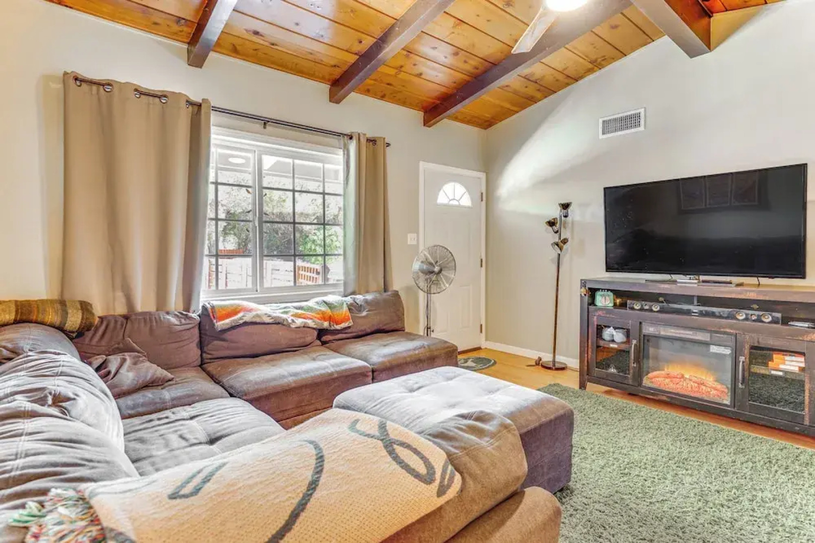 Peaceful Vista House w/ Gas Grill: 1 Mi to Dtwn!