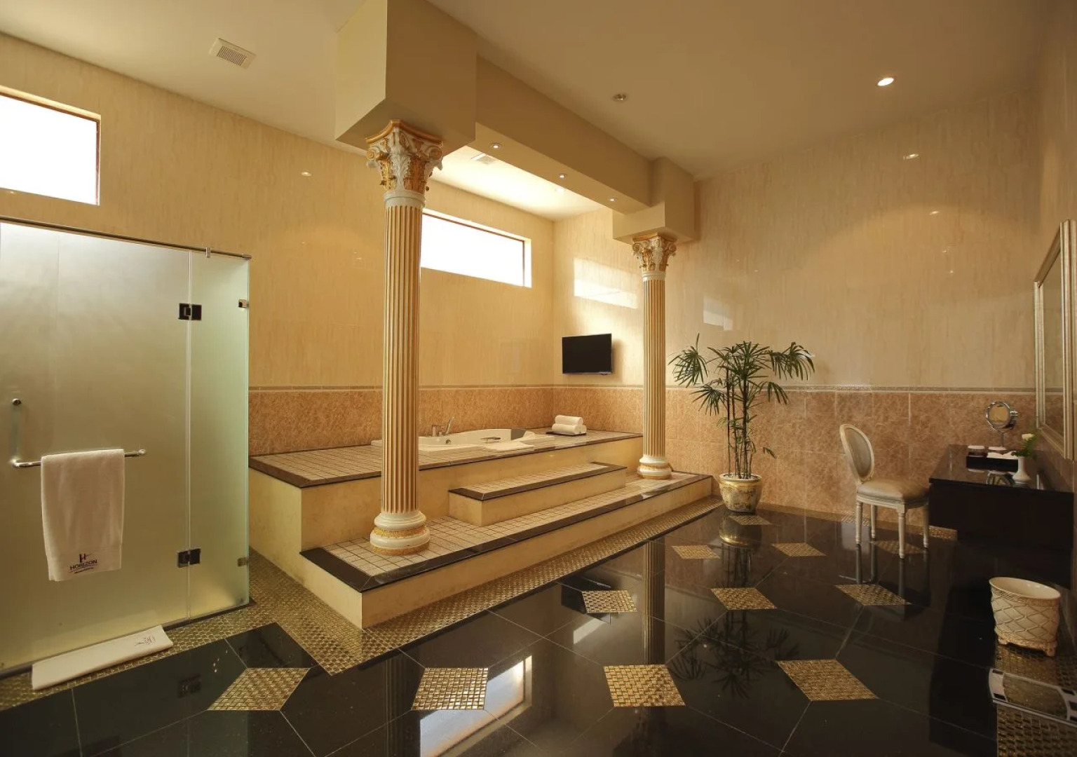 Horizon Lake View Resort Hotel