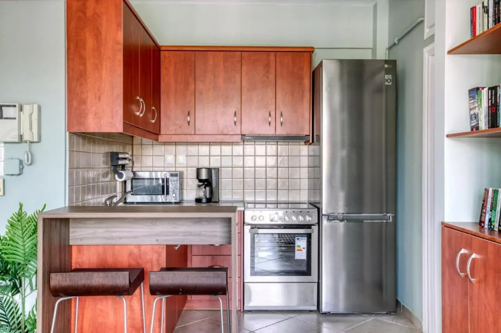 Sunny & cosy 2nd floor apt with a balcony