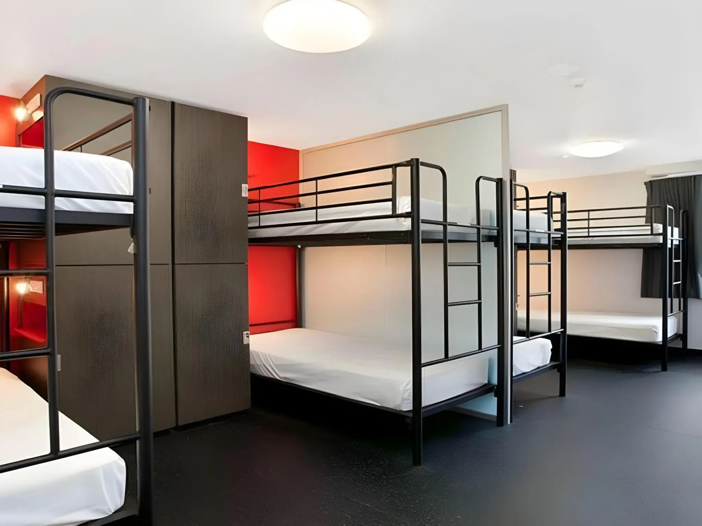 Space Hotel - Hostel