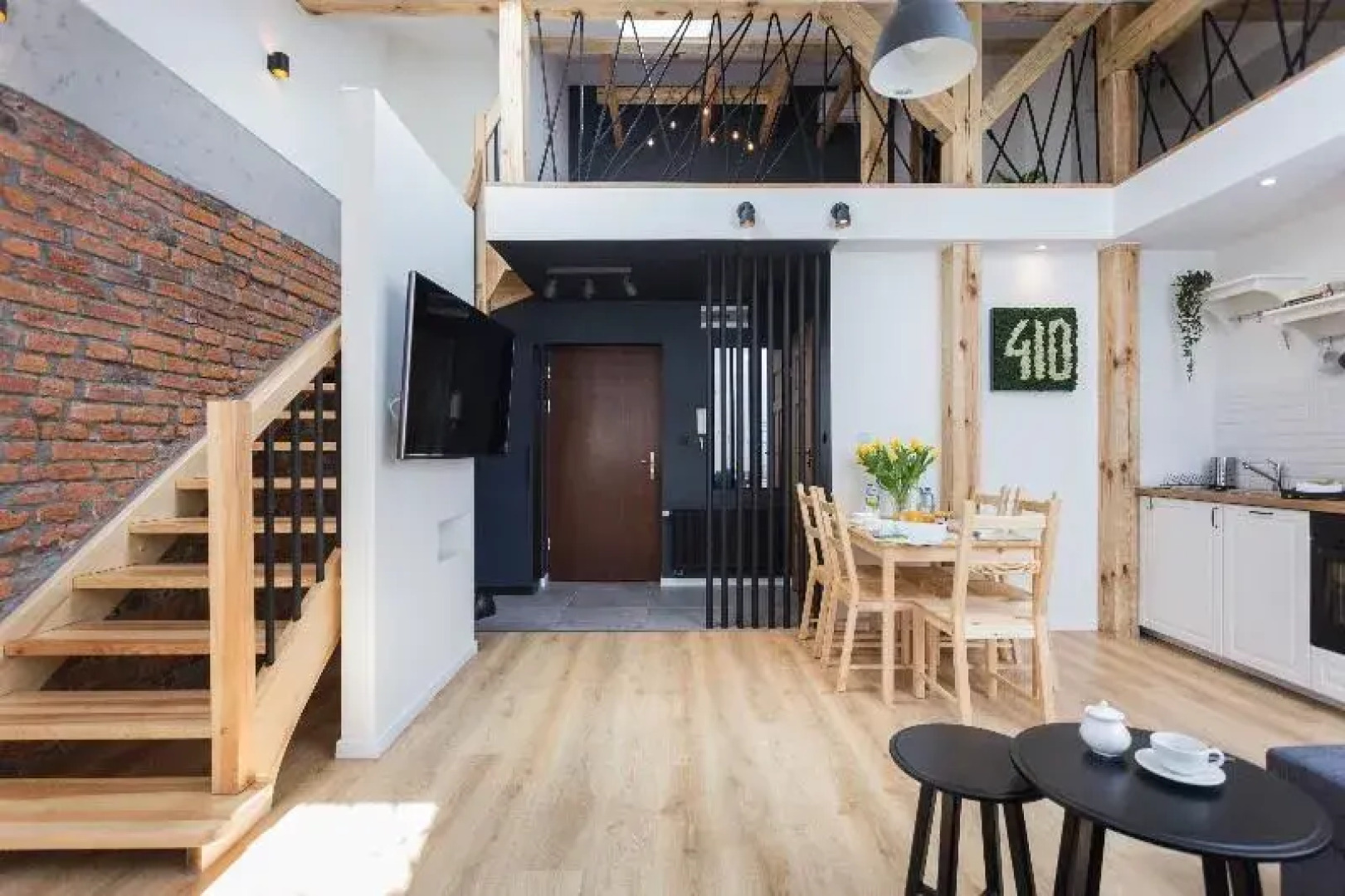 InPoint Main Square Apartment